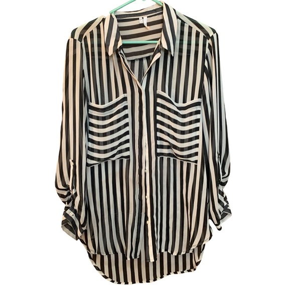 Very cute sheer button down, size M - Picture 1 of 3